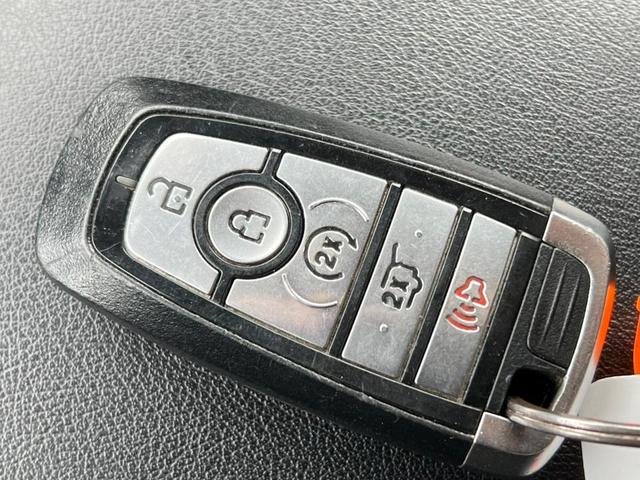 Photo of 2022 Agate Black Metallic Ford Edge