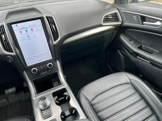 Photo of 2022 Agate Black Metallic Ford Edge