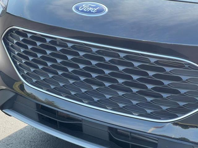 Photo of 2022 Agate Black Metallic Ford Escape