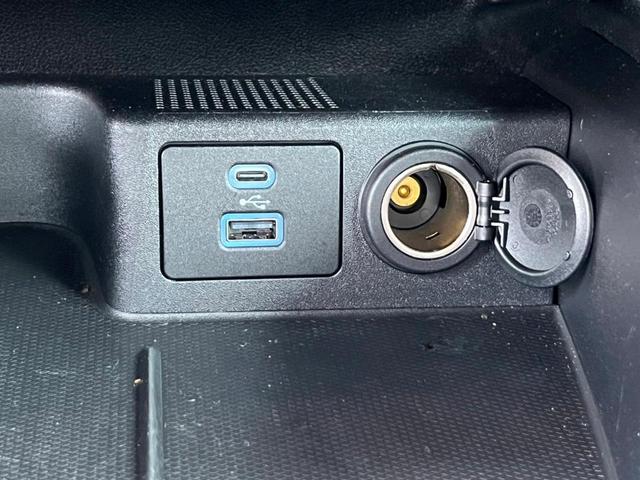 Photo of 2022 Agate Black Metallic Ford Escape