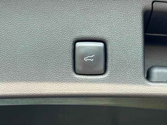 Photo of 2022 Agate Black Metallic Ford Escape