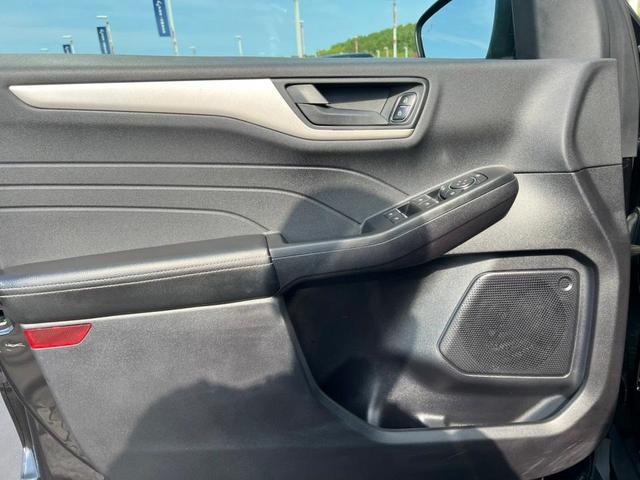 Photo of 2022 Agate Black Metallic Ford Escape
