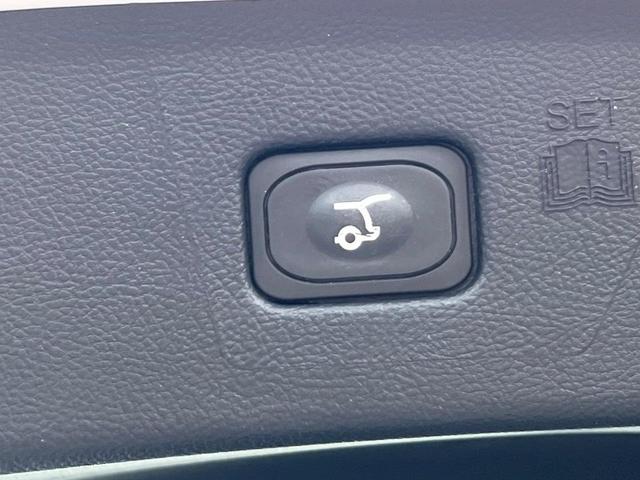 Photo of 2023 Oxford White Ford Edge