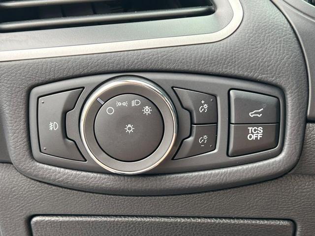 Photo of 2023 Oxford White Ford Edge