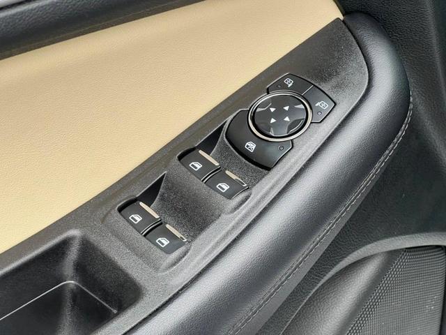 Photo of 2023 Oxford White Ford Edge