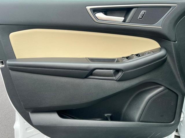 Photo of 2023 Oxford White Ford Edge