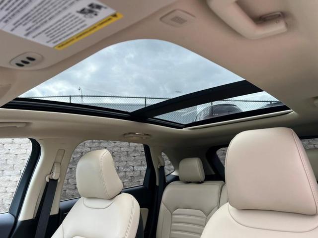 Photo of 2023 Oxford White Ford Edge