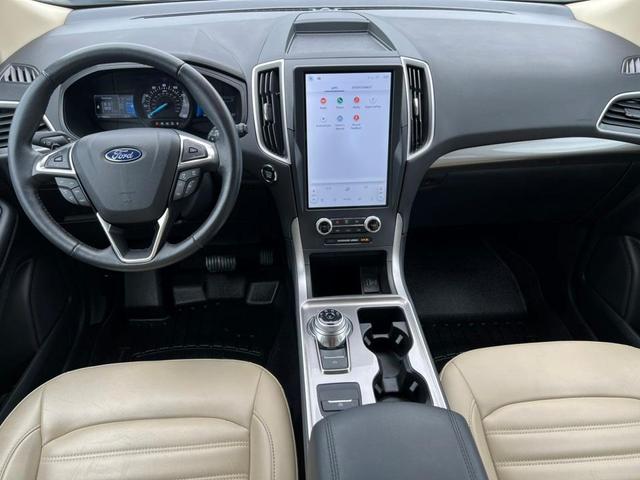 Photo of 2023 Oxford White Ford Edge