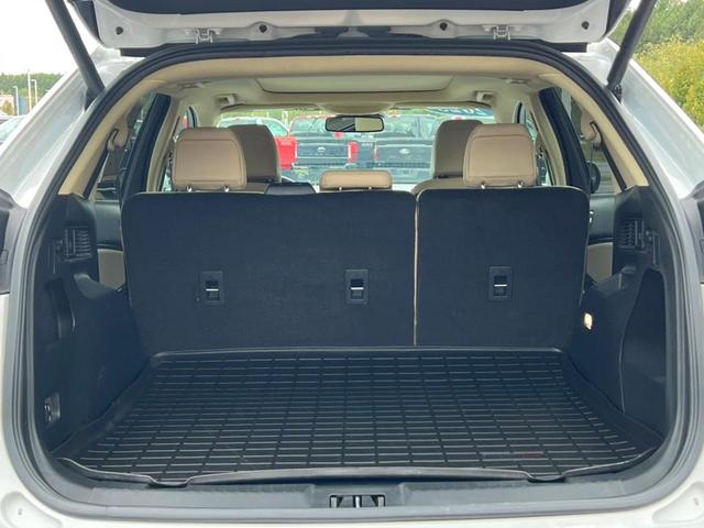Photo of 2023 Oxford White Ford Edge