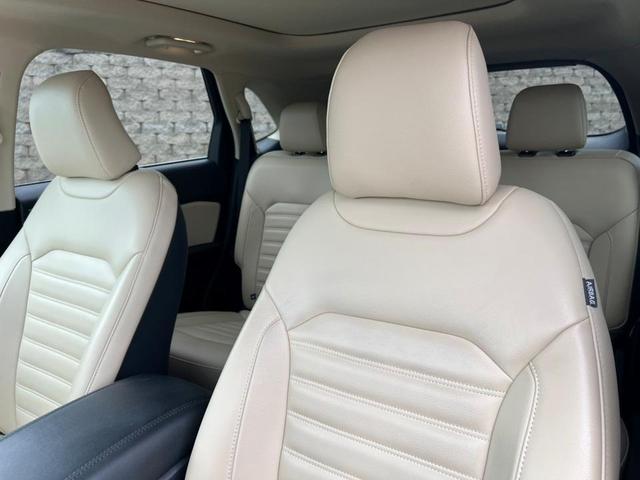 Photo of 2023 Oxford White Ford Edge