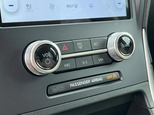 Photo of 2023 Oxford White Ford Edge