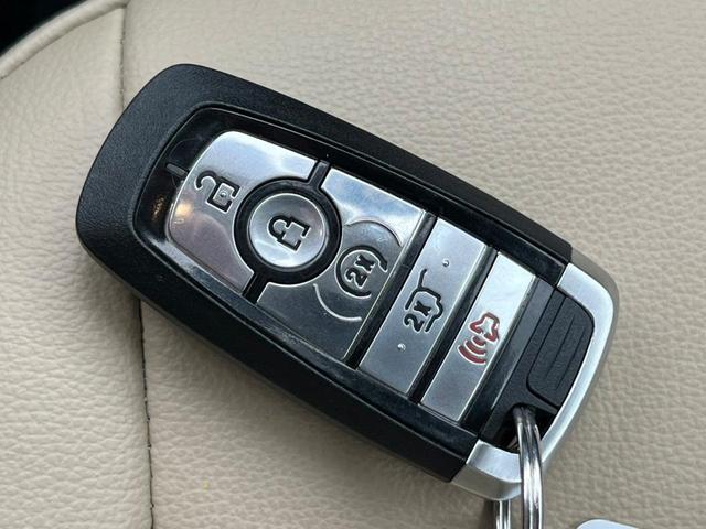 Photo of 2023 Oxford White Ford Edge