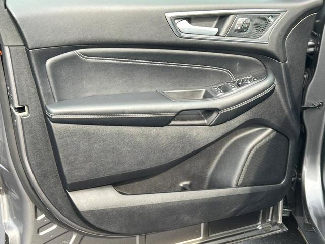 Photo of 2022 Carbonized Gray Metallic Ford Edge