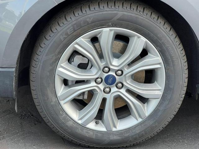 Photo of 2022 Carbonized Gray Metallic Ford Edge