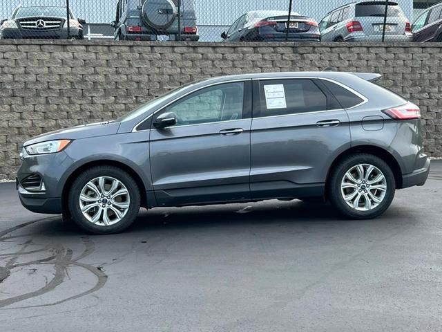 Photo of 2022 Carbonized Gray Metallic Ford Edge