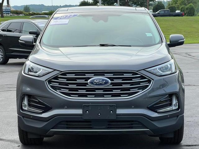 Photo of 2022 Carbonized Gray Metallic Ford Edge