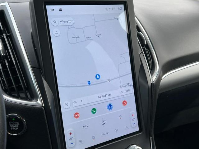 Photo of 2022 Carbonized Gray Metallic Ford Edge