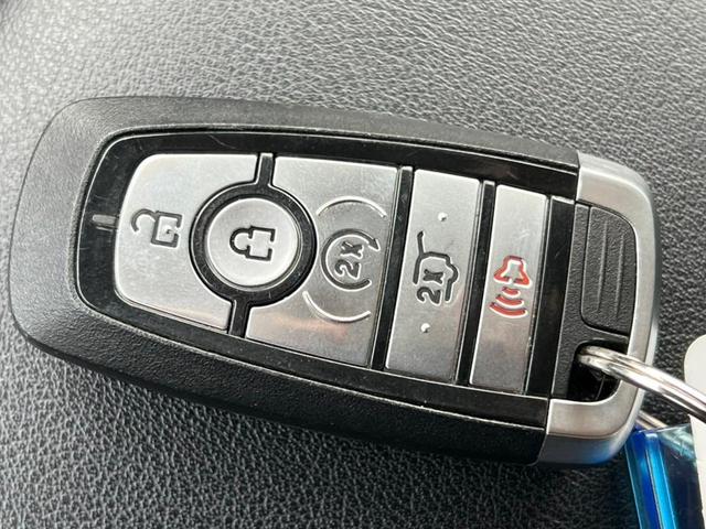 Photo of 2022 Carbonized Gray Metallic Ford Edge