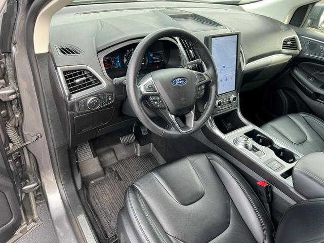 Photo of 2022 Carbonized Gray Metallic Ford Edge