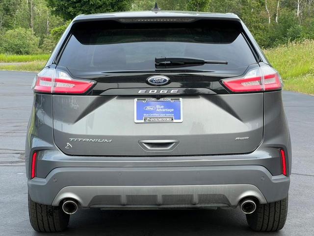 Photo of 2022 Carbonized Gray Metallic Ford Edge