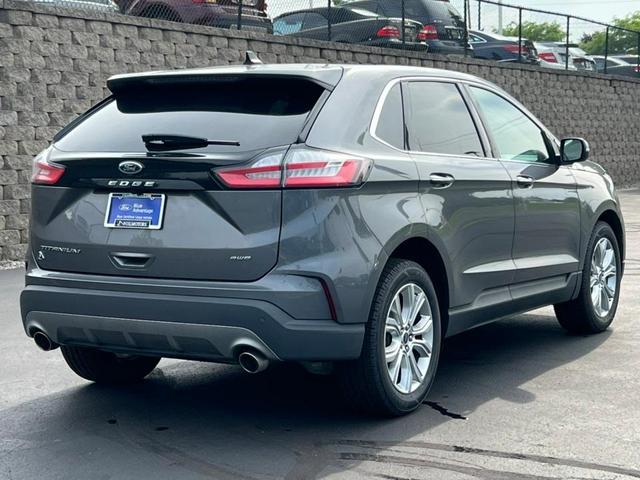 Photo of 2022 Carbonized Gray Metallic Ford Edge