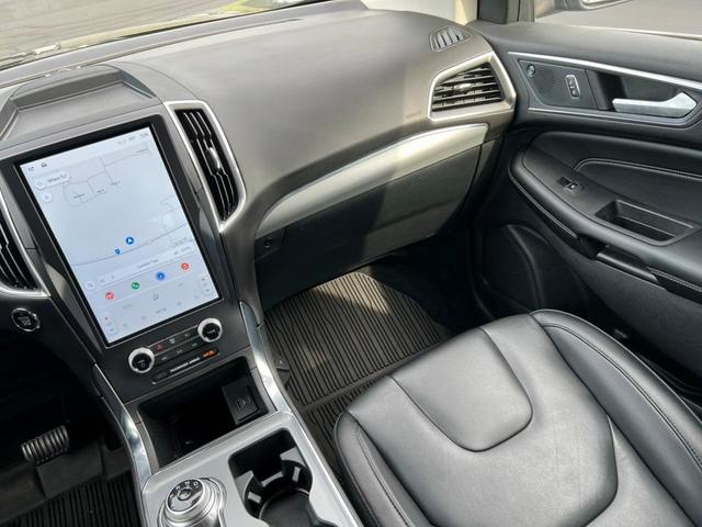 Photo of 2022 Carbonized Gray Metallic Ford Edge
