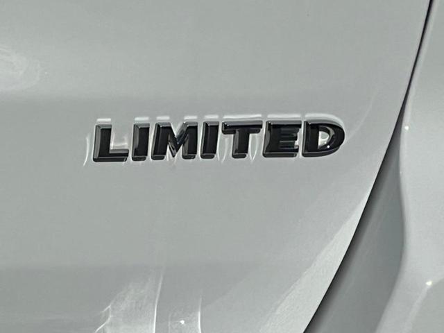 Photo of 2022 Bright White Clearcoat Jeep Grand Cherokee WK