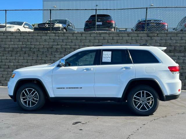 Photo of 2022 Bright White Clearcoat Jeep Grand Cherokee WK