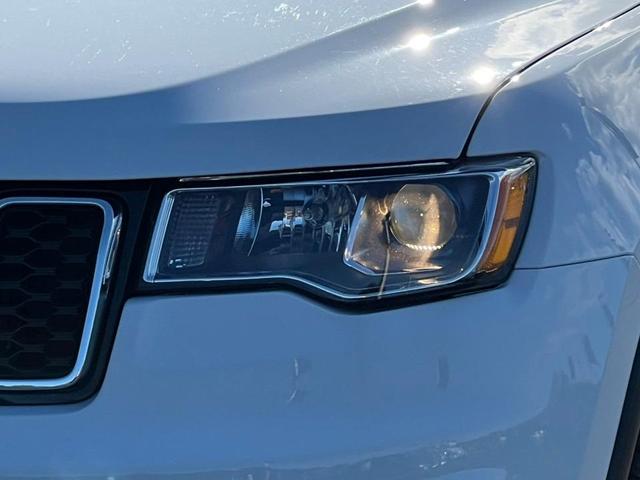 Photo of 2022 Bright White Clearcoat Jeep Grand Cherokee WK