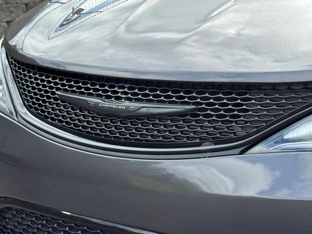 Photo of 2020 Granite Crystal Clearcoat Metallic Chrysler Pacifica