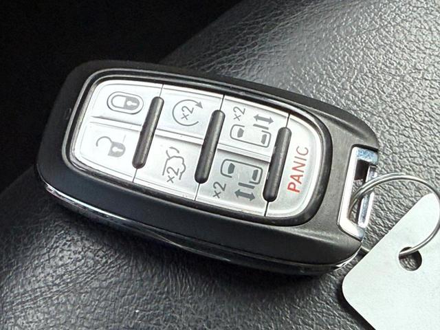 Photo of 2020 Granite Crystal Clearcoat Metallic Chrysler Pacifica