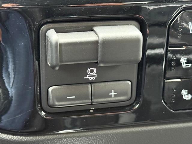 Photo of 2024 Summit White GMC Sierra 1500