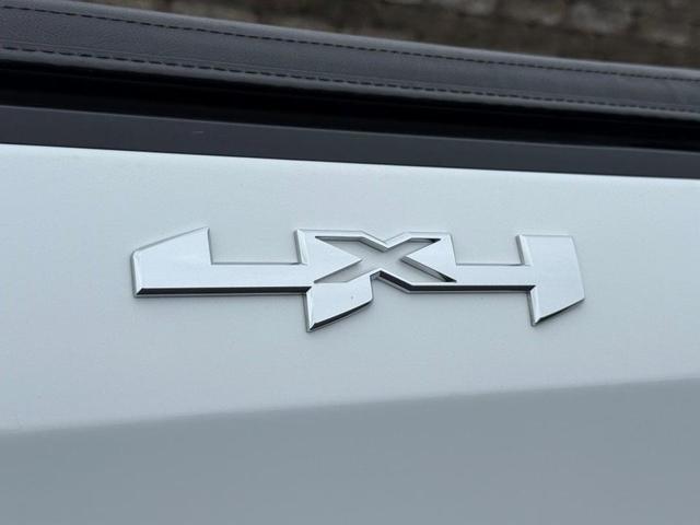 Photo of 2024 Summit White GMC Sierra 1500