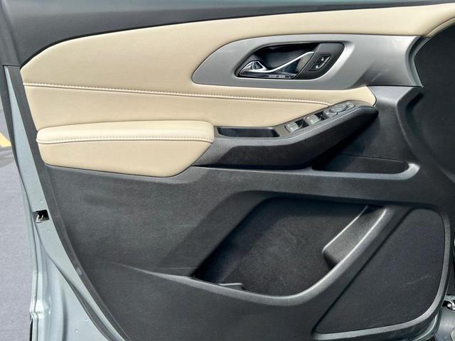Photo of 2023 Sterling Gray Metallic Chevrolet Traverse