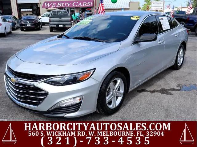 Photo of 2022 Silver Ice Metallic Chevrolet Malibu