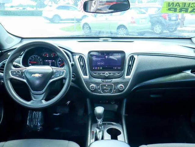 Photo of 2022 Silver Ice Metallic Chevrolet Malibu