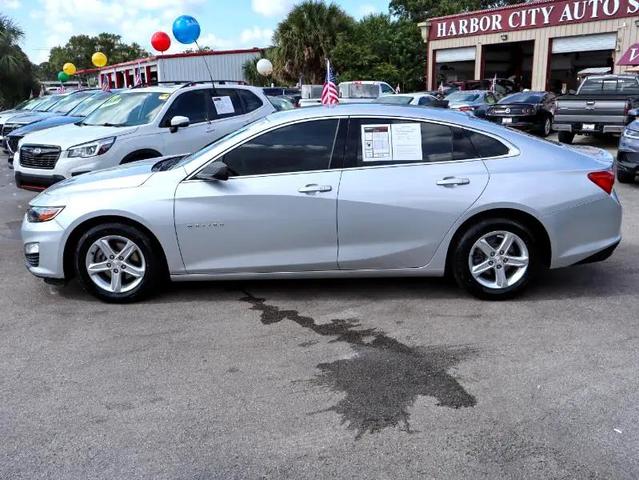 Photo of 2022 Silver Ice Metallic Chevrolet Malibu