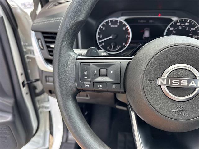 Photo of 2023 Pearl White Tricoat Nissan Rogue