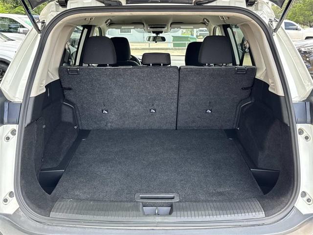 Photo of 2023 Pearl White Tricoat Nissan Rogue