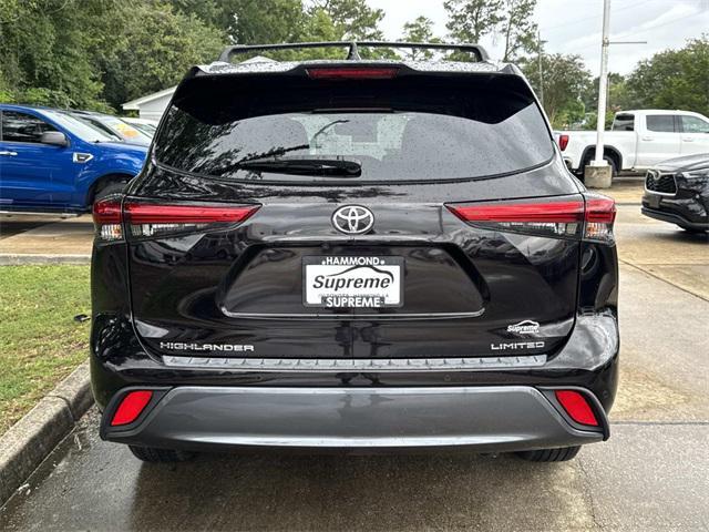 Photo of 2021 Midnight Black Metallic Toyota Highlander