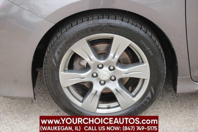 Photo of 2017 Predawn Gray Mica Toyota Sienna