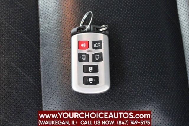Photo of 2017 Predawn Gray Mica Toyota Sienna