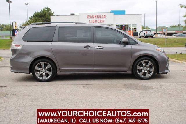 Photo of 2017 Predawn Gray Mica Toyota Sienna