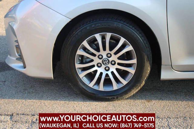 Photo of 2018 Silver Sky Metallic Toyota Sienna