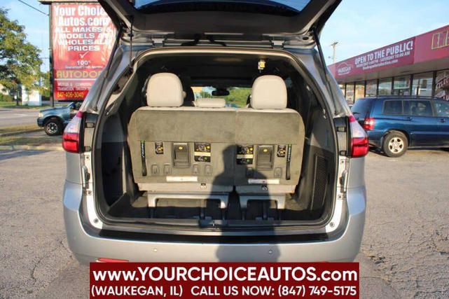 Photo of 2018 Silver Sky Metallic Toyota Sienna