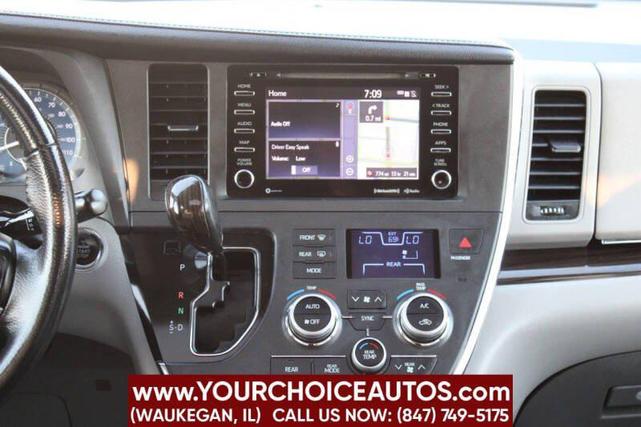 Photo of 2018 Silver Sky Metallic Toyota Sienna