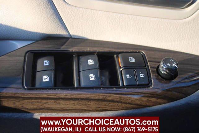 Photo of 2018 Silver Sky Metallic Toyota Sienna