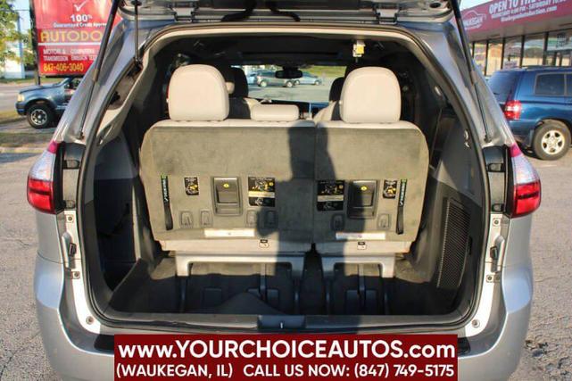 Photo of 2018 Silver Sky Metallic Toyota Sienna