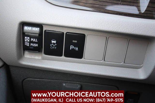 Photo of 2018 Silver Sky Metallic Toyota Sienna