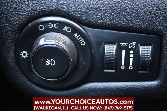 Photo of 2017 Light Brownstone Pearlcoat Jeep Cherokee